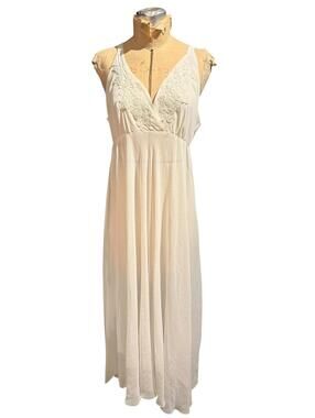 Linea Donatella White Nightgown with Embroidered V-Neck